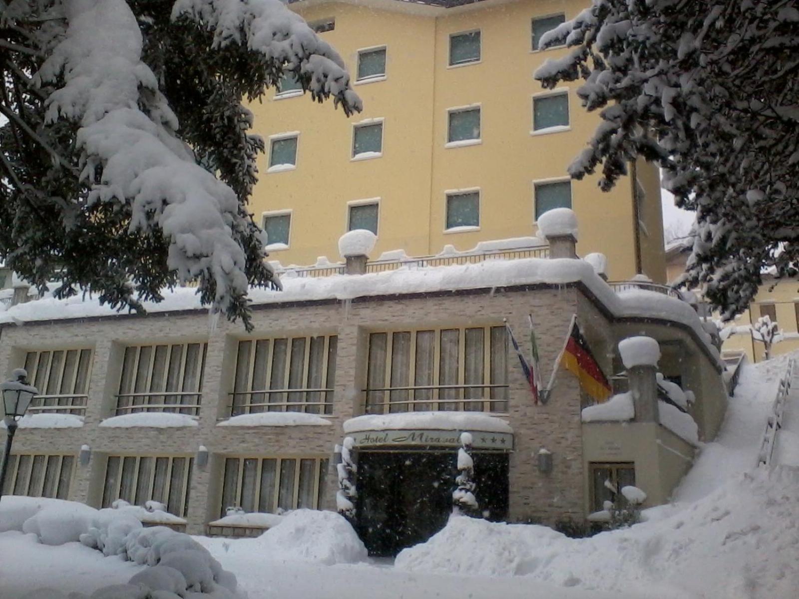 Hotel Miravalle 2000 Lizzano in Belvedere Kültér fotó